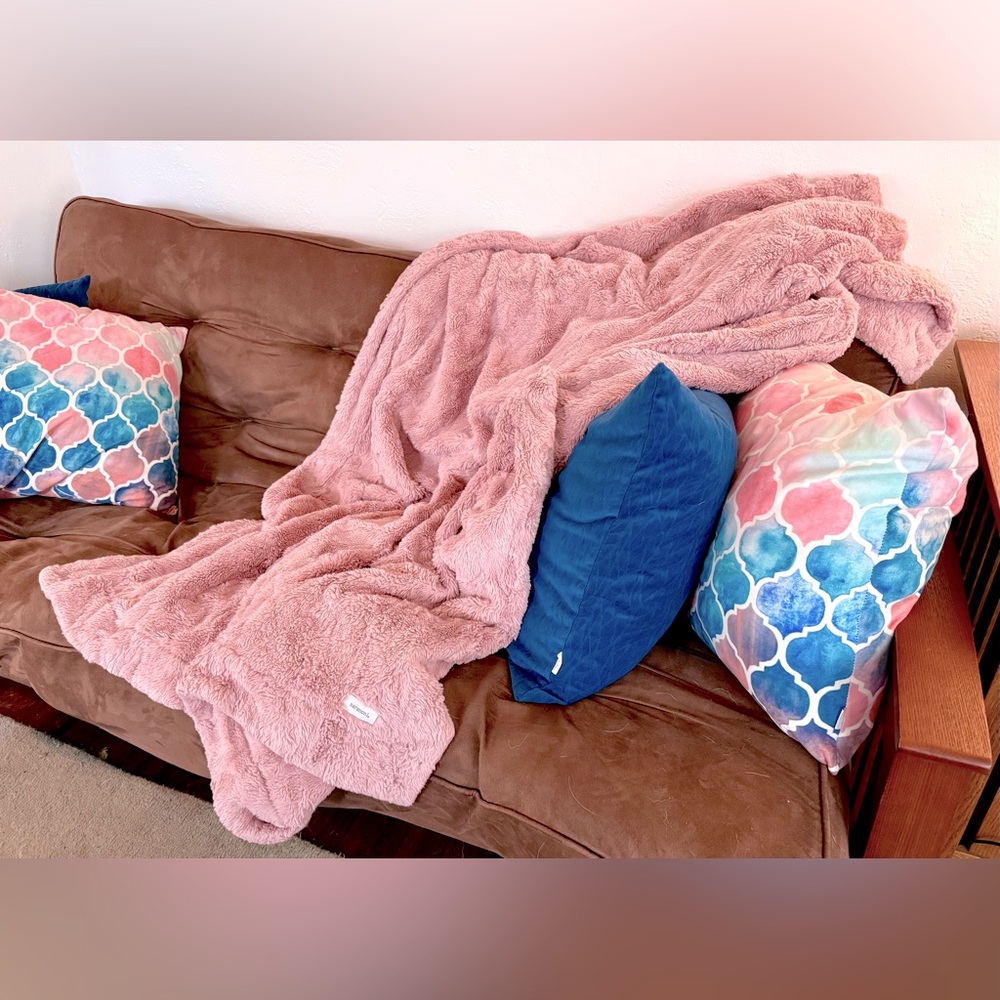 Saranoni Faux Fur Throw Blanket in Rouge